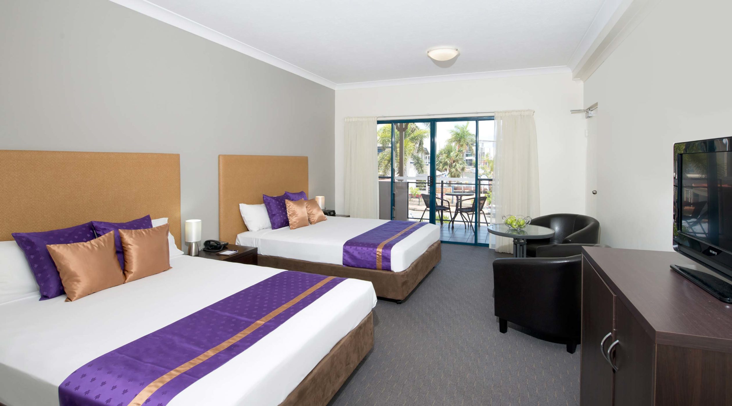 Superior Hotel Room with Balcony | Park Regis Anchorage, Townsville